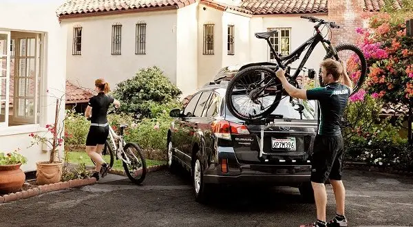 Een fiets vervoeren met de auto: manieren, hoe het beter kan