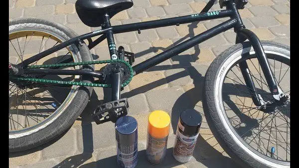 je fiets verven met een spuitbus