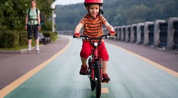Hoe leer je je kind fietsen: veiligheidsregels, tips