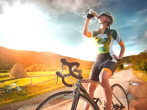 neem een fles water mee tijdens het fietsen