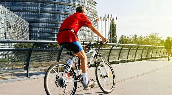 Hoe correct fietsen op de rijbaan